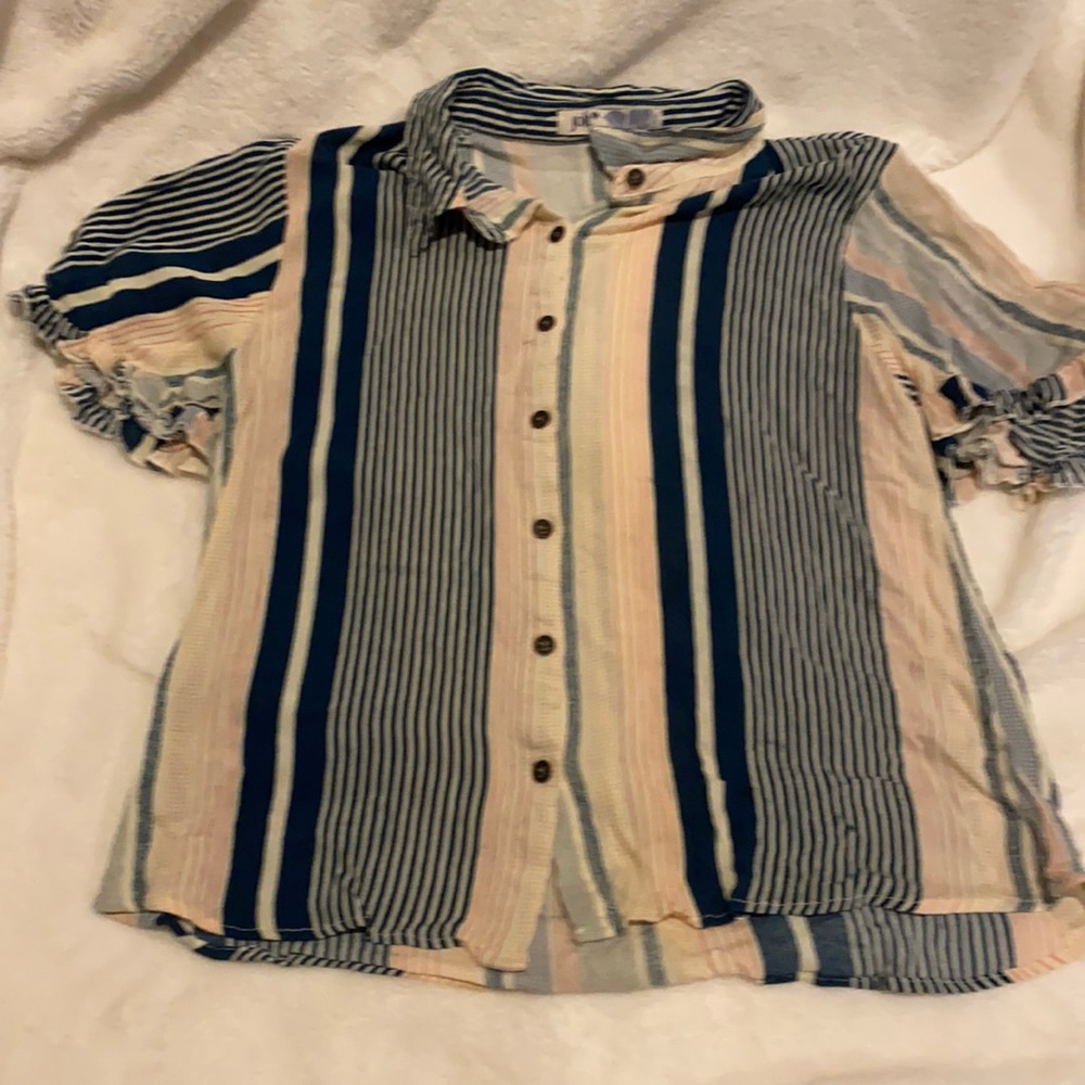 Women’s button up top